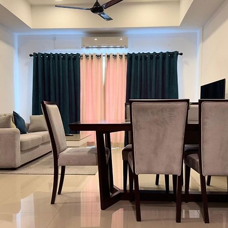 Ocean Breeze Negombo- Tidesend Luxury Beach Apartments Exterior foto