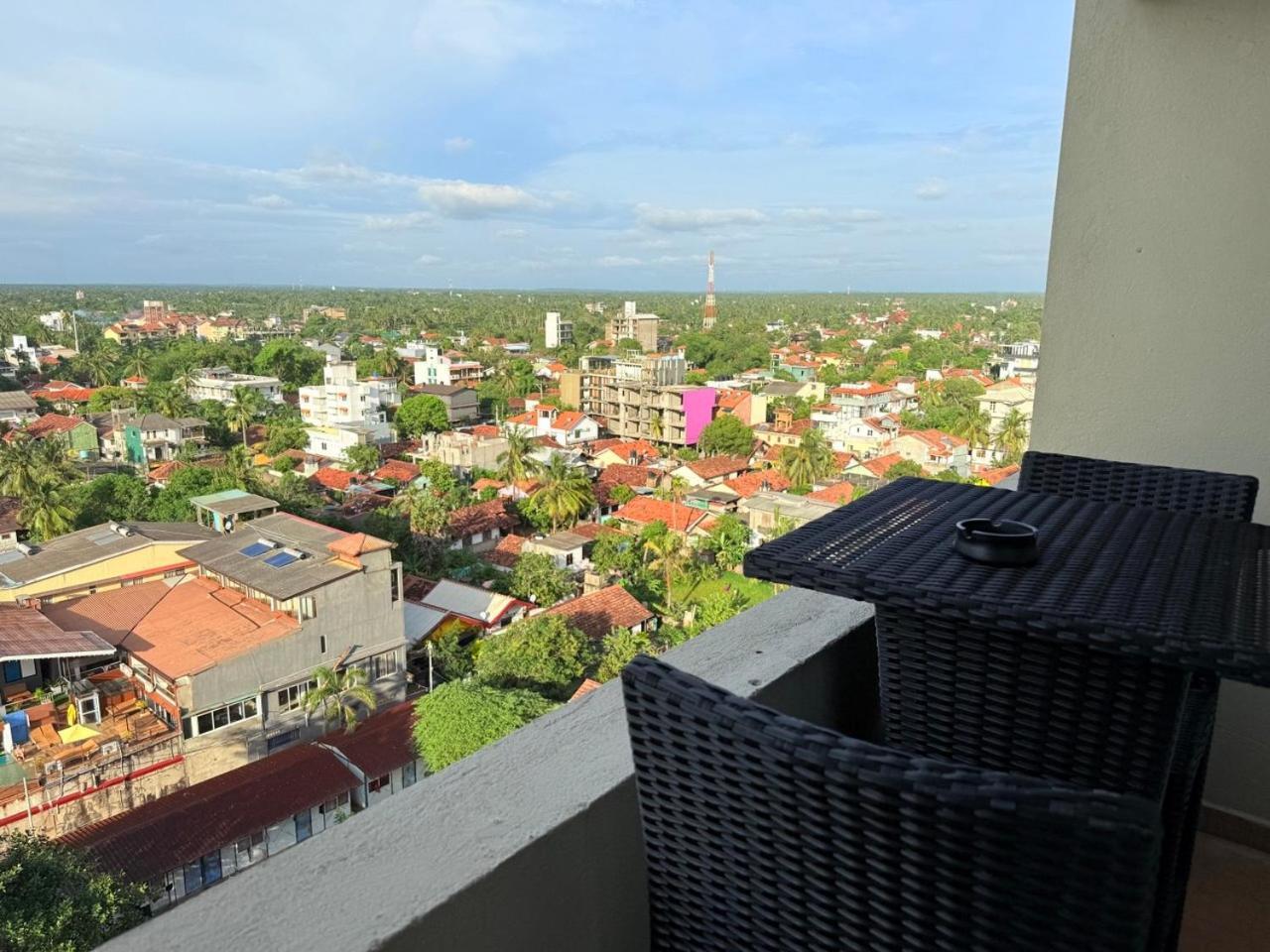 Ocean Breeze Negombo- Tidesend Luxury Beach Apartments Exterior foto