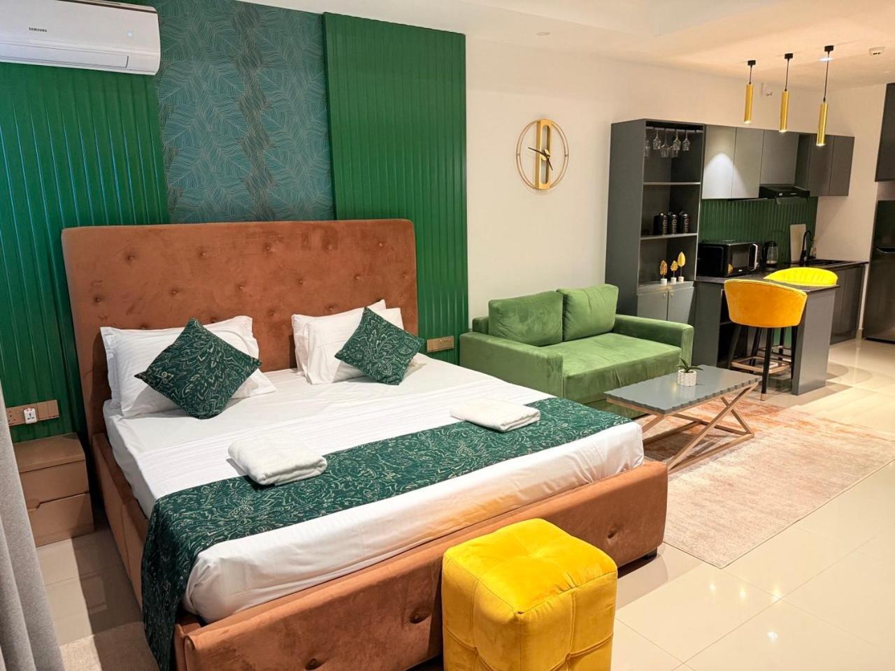 Ocean Breeze Negombo- Tidesend Luxury Beach Apartments Exterior foto