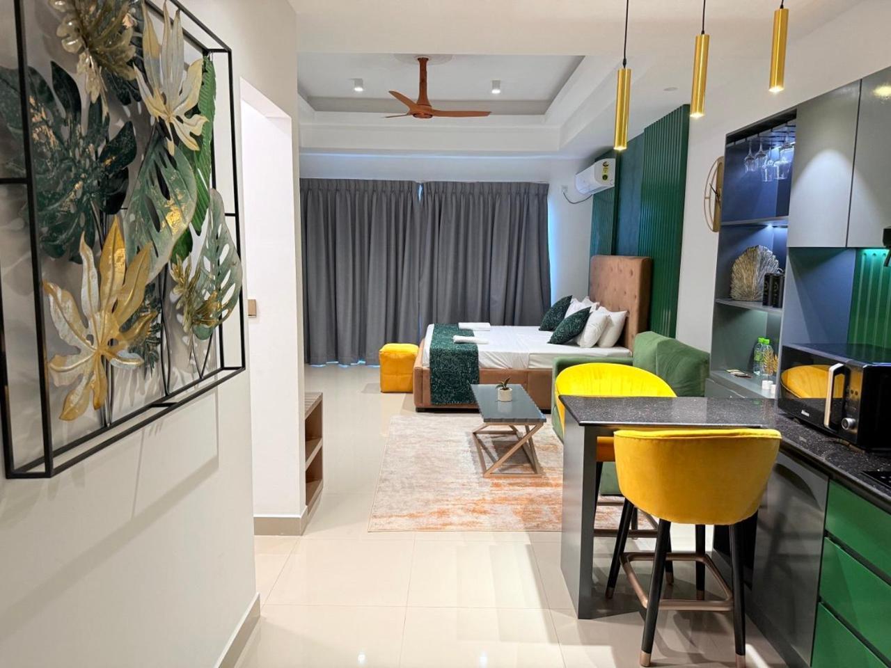 Ocean Breeze Negombo- Tidesend Luxury Beach Apartments Exterior foto