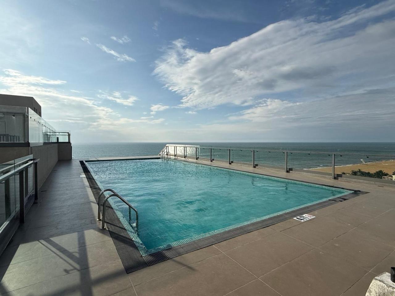 Ocean Breeze Negombo- Tidesend Luxury Beach Apartments Exterior foto