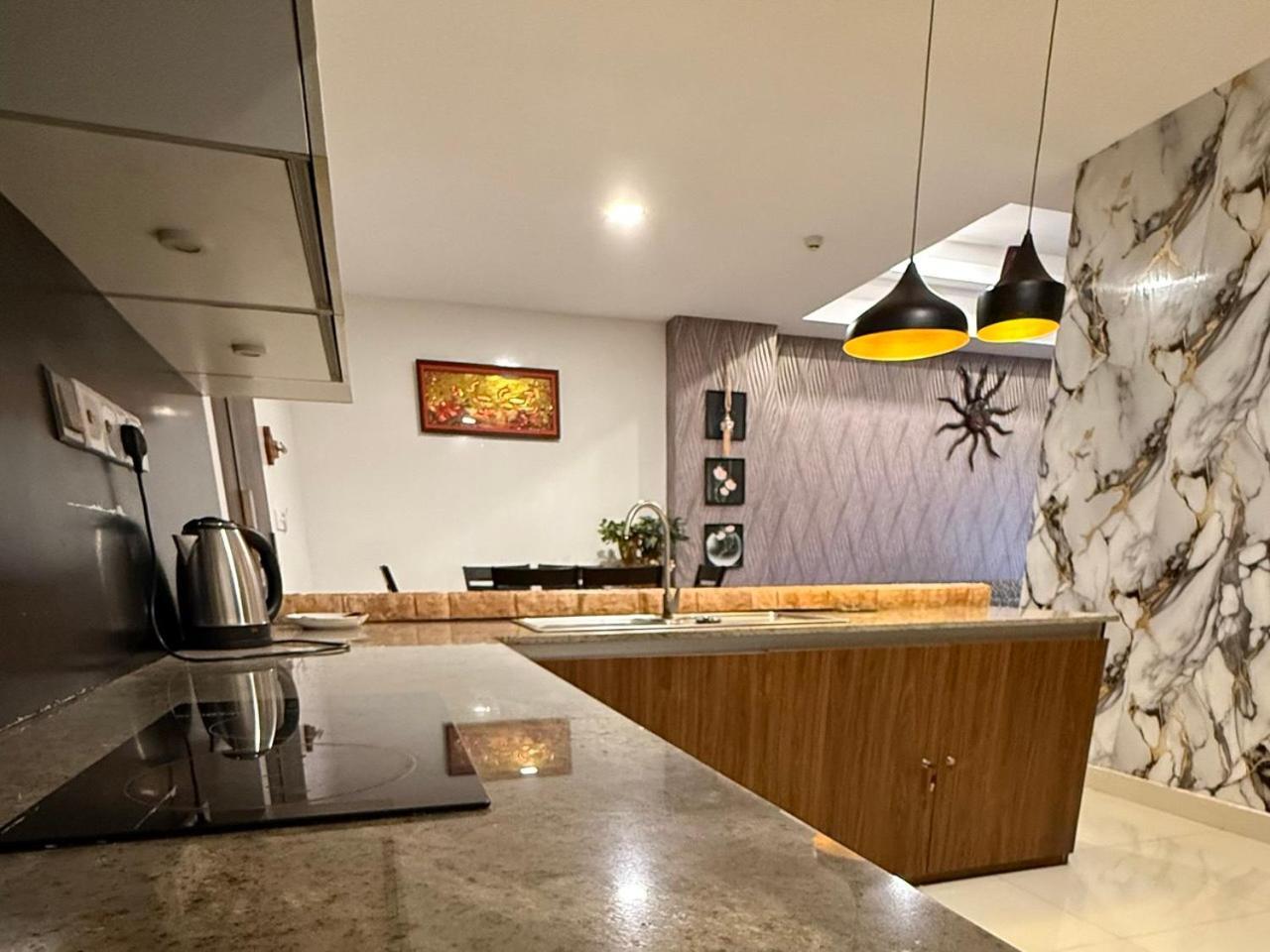 Ocean Breeze Negombo- Tidesend Luxury Beach Apartments Exterior foto