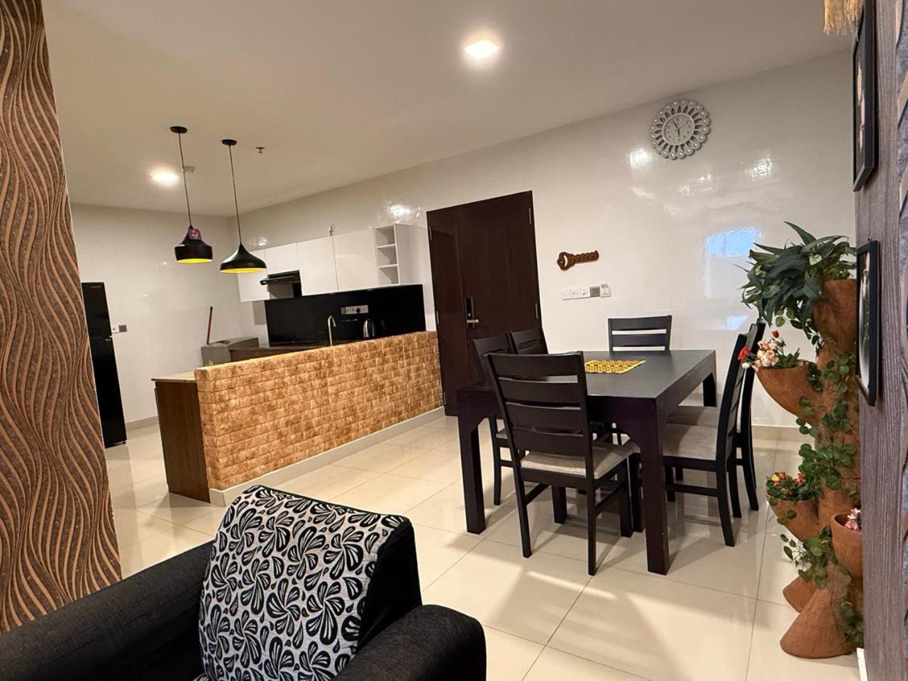 Ocean Breeze Negombo- Tidesend Luxury Beach Apartments Exterior foto