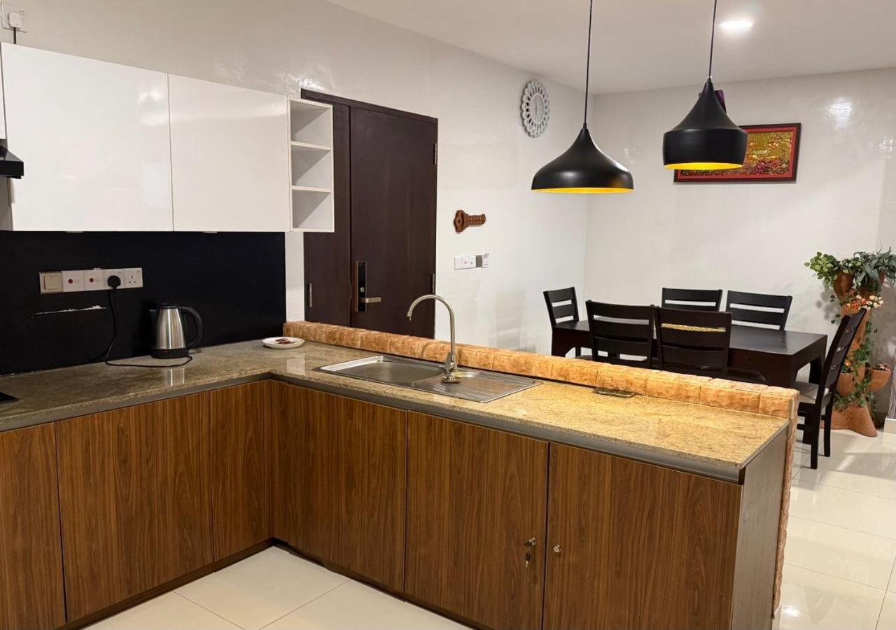 Ocean Breeze Negombo- Tidesend Luxury Beach Apartments Exterior foto