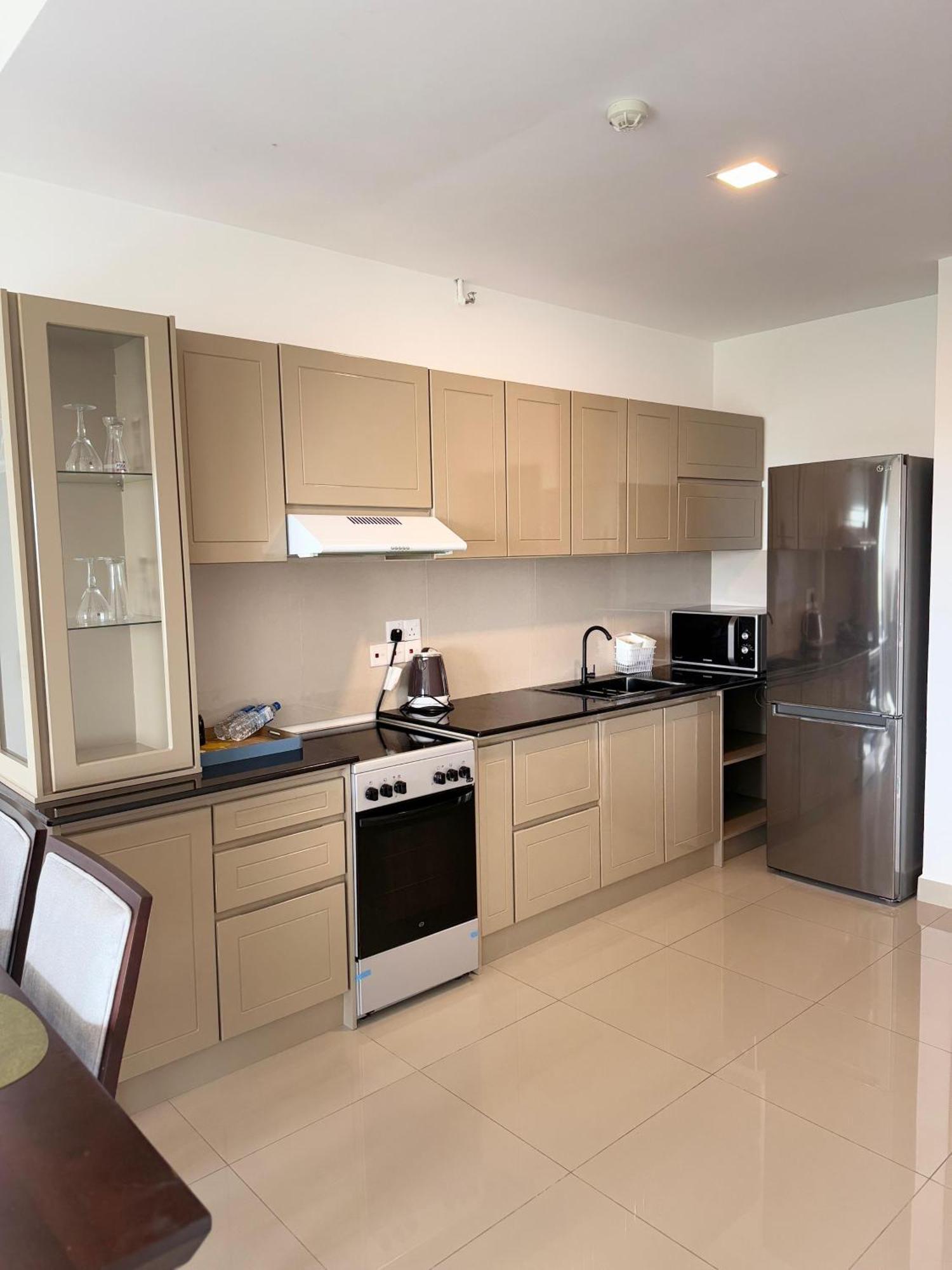 Ocean Breeze Negombo- Tidesend Luxury Beach Apartments Exterior foto