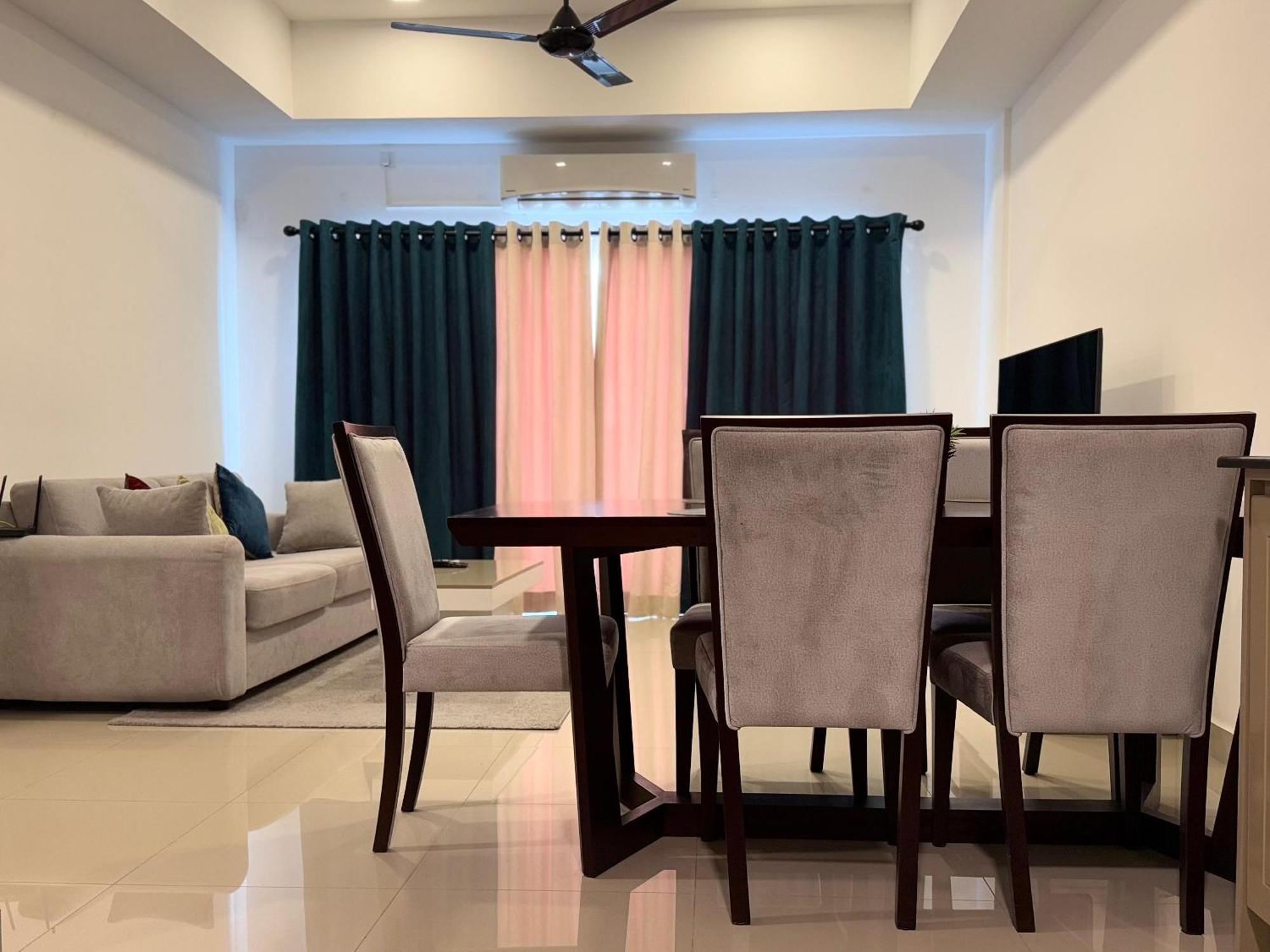 Ocean Breeze Negombo- Tidesend Luxury Beach Apartments Exterior foto