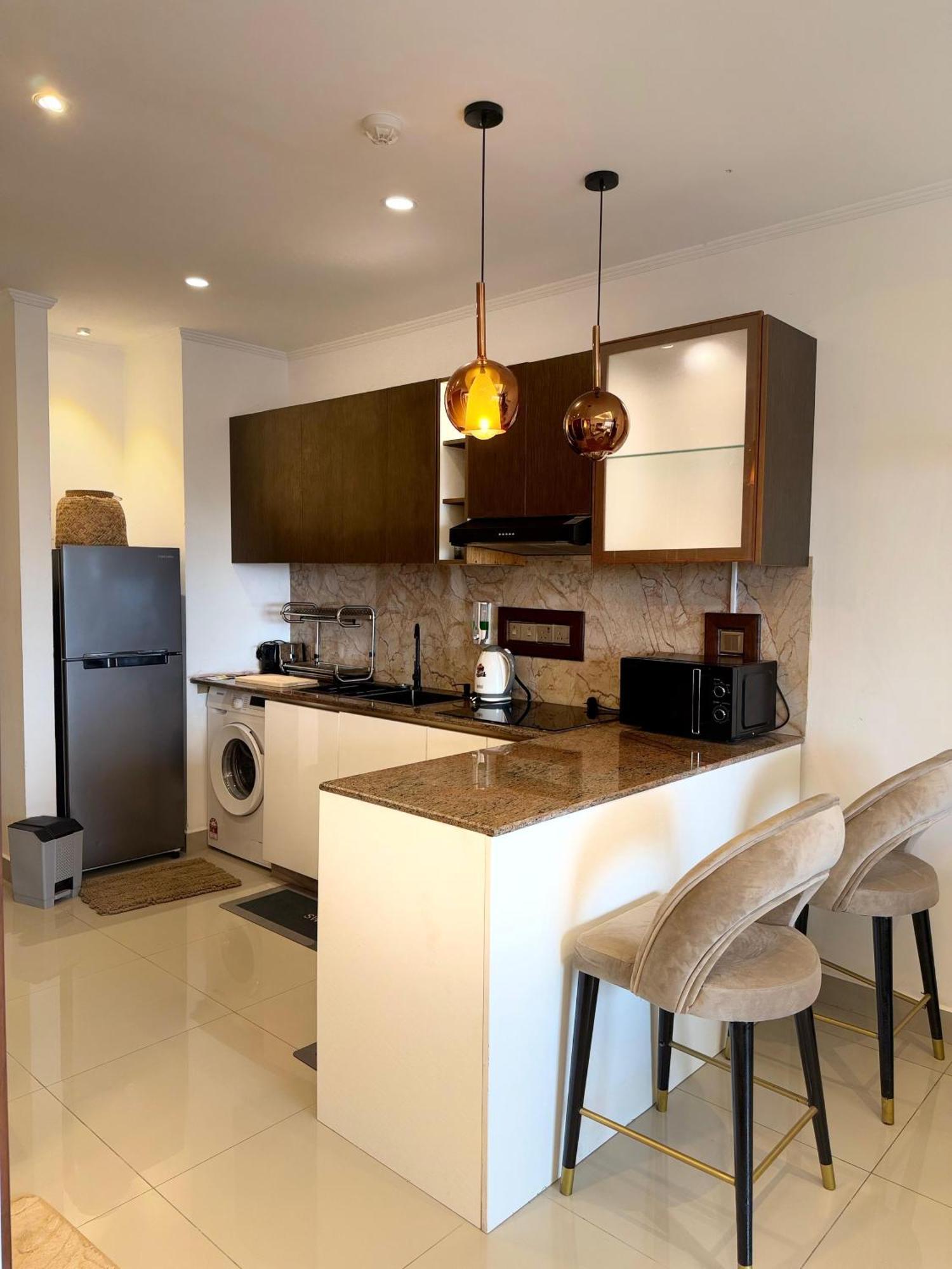 Ocean Breeze Negombo- Tidesend Luxury Beach Apartments Exterior foto