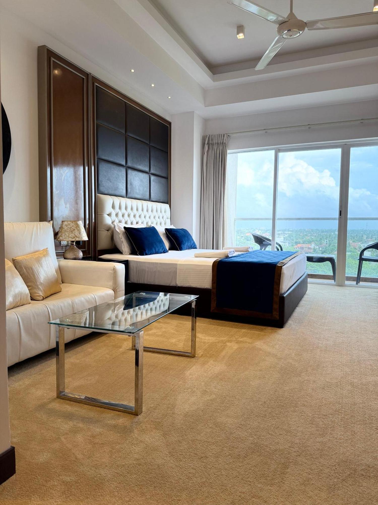 Ocean Breeze Negombo- Tidesend Luxury Beach Apartments Exterior foto