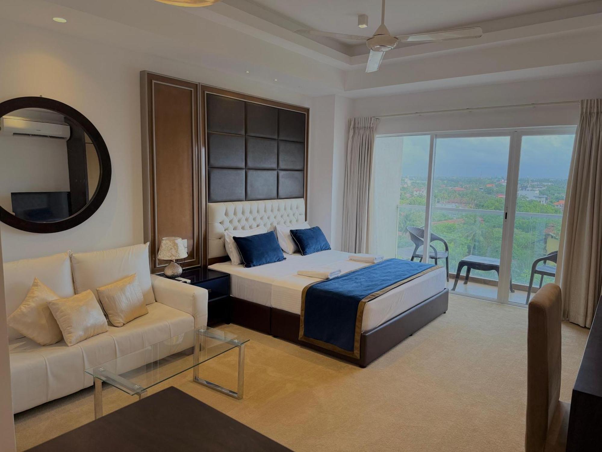 Ocean Breeze Negombo- Tidesend Luxury Beach Apartments Exterior foto