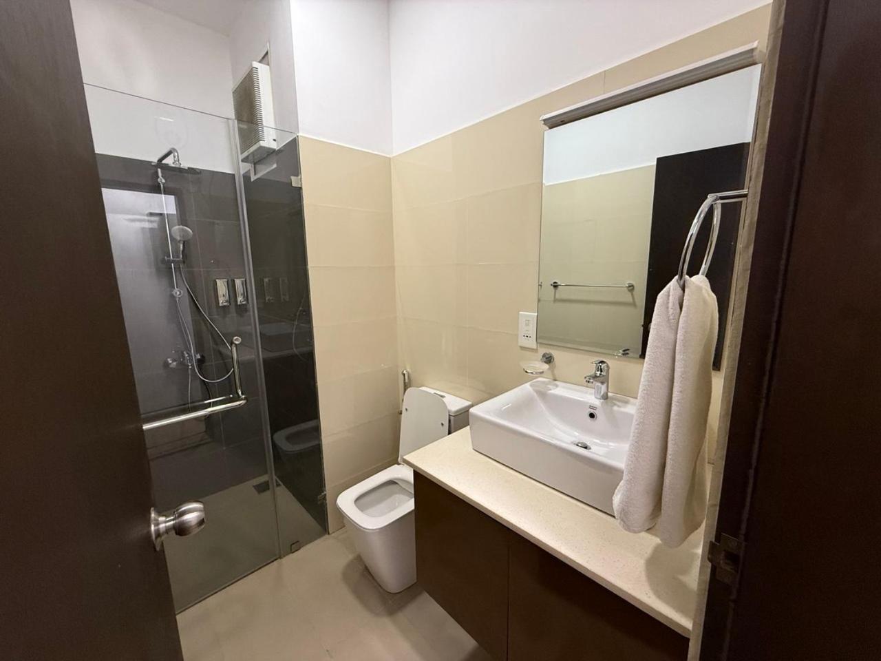 Ocean Breeze Negombo- Tidesend Luxury Beach Apartments Habitación foto